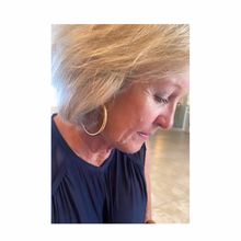 Load image into Gallery viewer, Lia Hoops